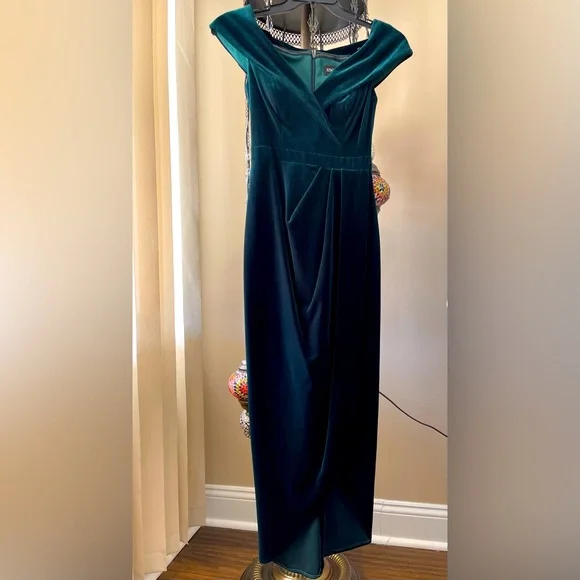 green velvet midi dress Nubia Green Dress